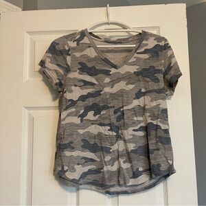 GUC Women’s size M old navy tee